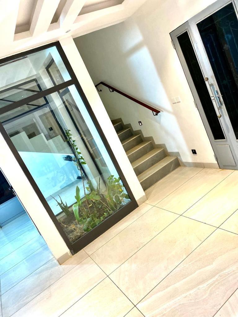 Luxury Suites Chester One Dakar Esterno foto